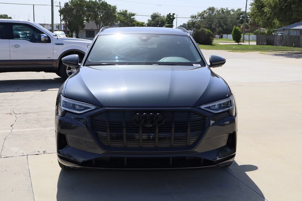 Used 2022 Audi e-tron Premium Plus w/ Premium Plus Package AWD/4WD image 4