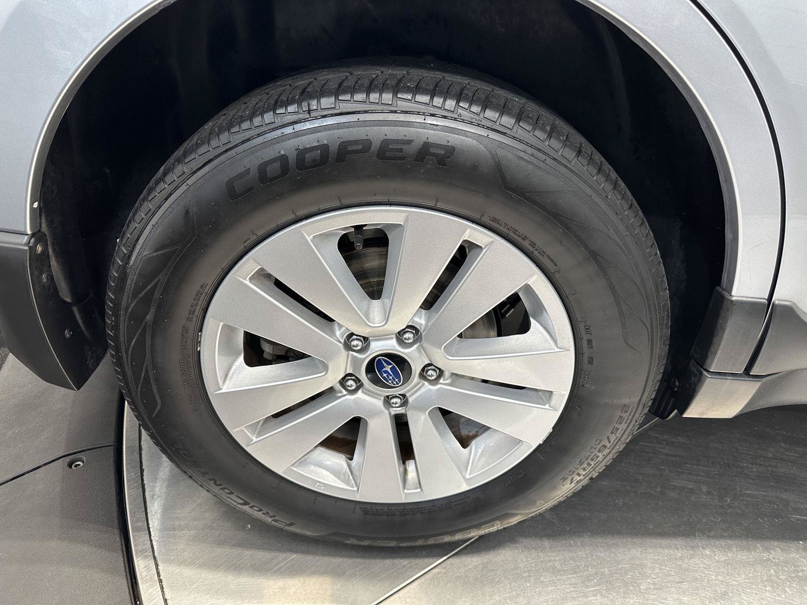 Used 2019 Subaru Outback 2.5i Premium w/ Popular Package #2 AWD/4WD image 11