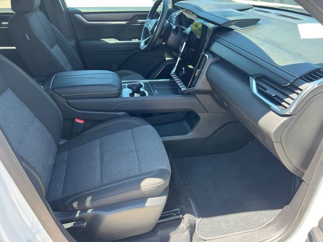 Used 2025 GMC Acadia Elevation image 15