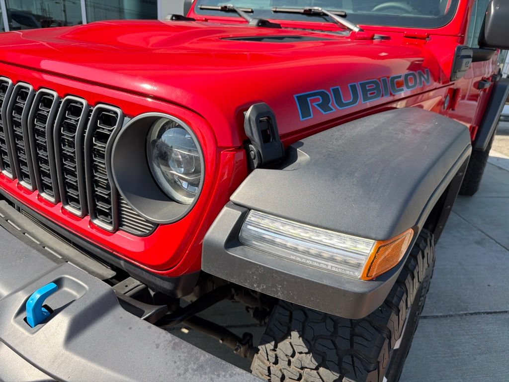 Used 2025 Jeep Wrangler Unlimited Rubicon 4xe w/ Convenience Group AWD/4WD image 12