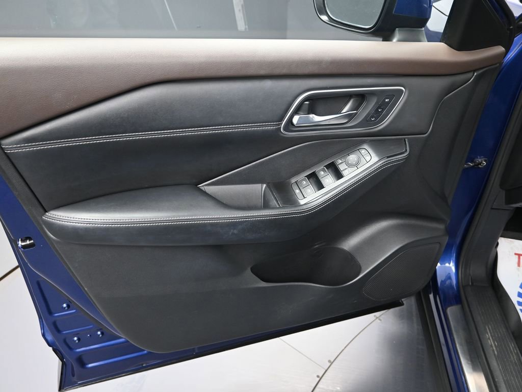 Used 2021 Nissan Rogue Platinum image 10