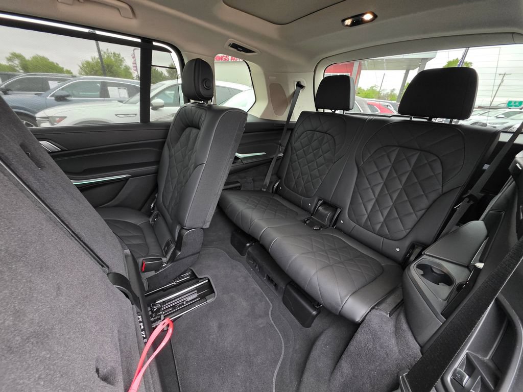 Used 2025 BMW X7 xDrive40i AWD/4WD image 16