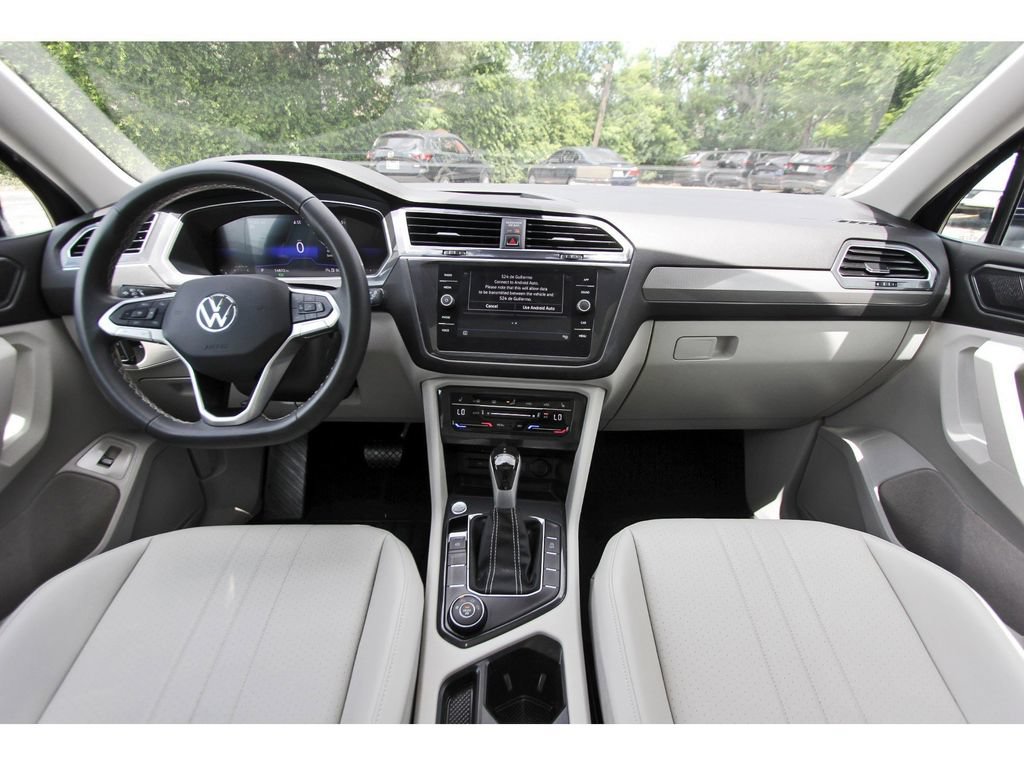 Used 2024 Volkswagen Tiguan SE w/ Panoramic Sunroof Package AWD/4WD image 7