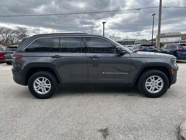 Used 2024 Jeep Grand Cherokee Laredo w/ Trailer Tow Package image 5