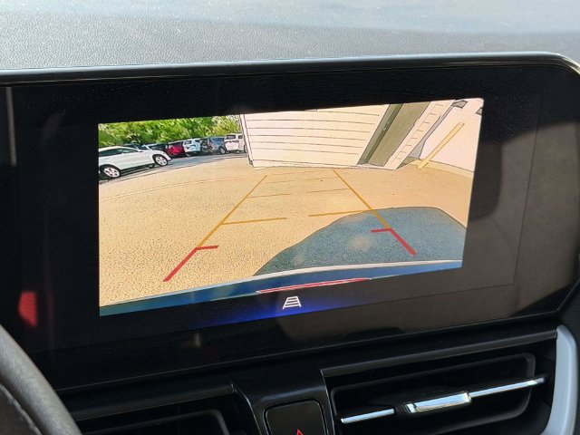 Used 2025 Chevrolet TrailBlazer LT AWD/4WD image 2
