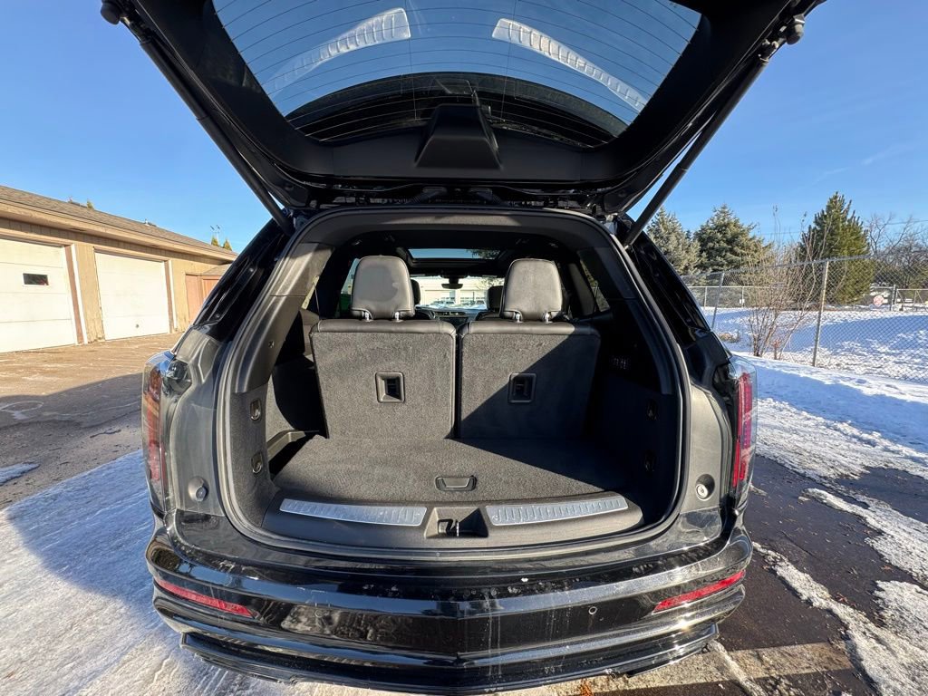 Used 2024 Cadillac XT6 Sport w/ LPO, ONYX Package image 36