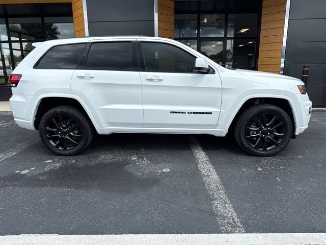 Used 2021 Jeep Grand Cherokee Laredo X AWD/4WD image 2