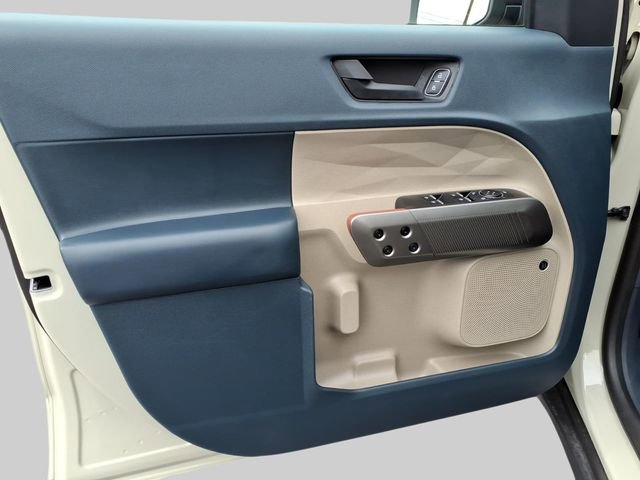 Used 2025 Ford Maverick Lariat w/ 4K Tow Package image 11