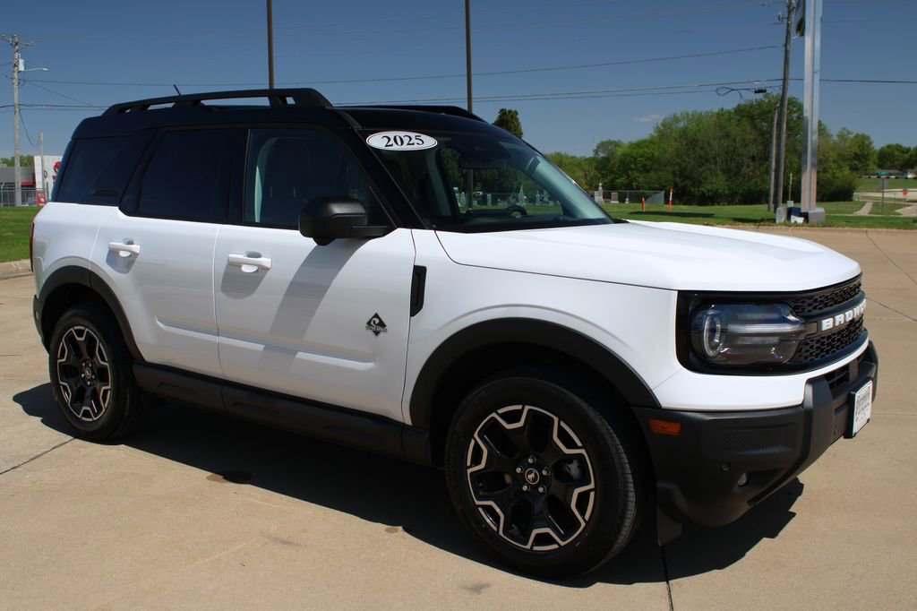 Used 2025 Ford Bronco Sport Outer Banks w/ Outer Banks Tech Package+ AWD/4WD image 3