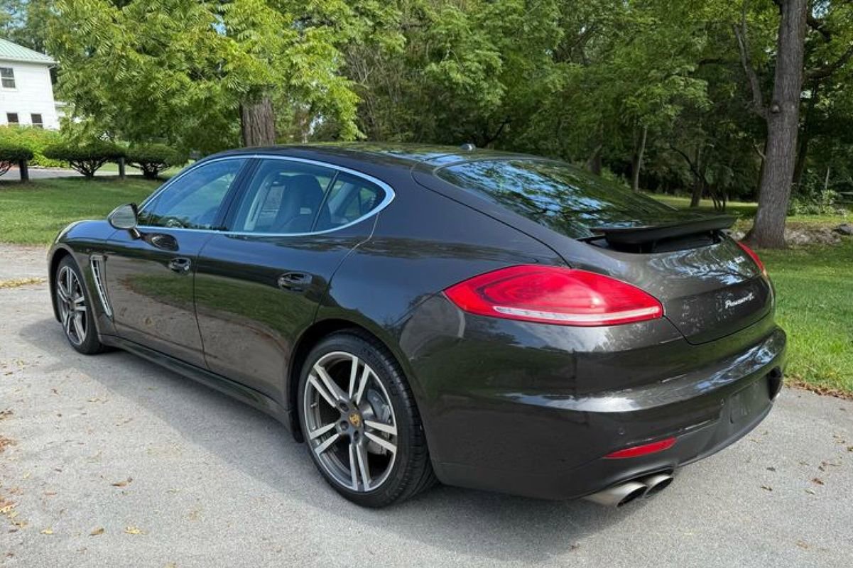 Used 2015 Porsche Panamera 4S image 9