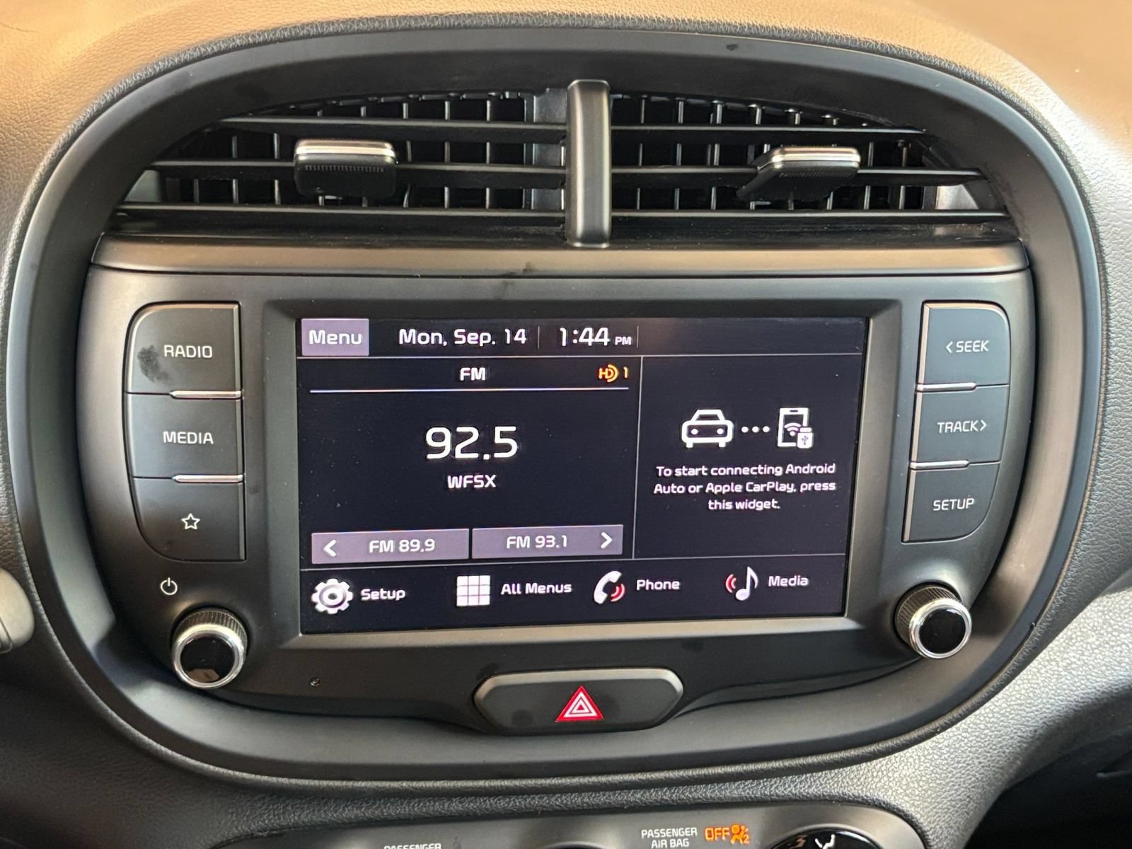 Used 2025 Kia Soul LX w/ LX Technology Package FWD image 19