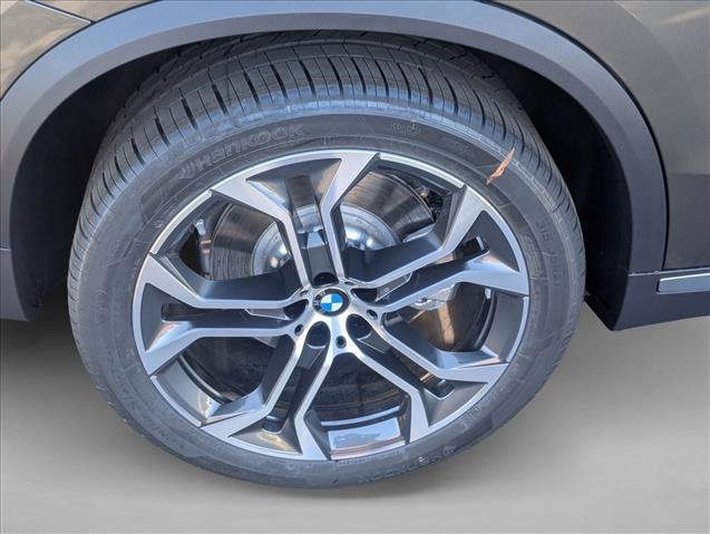New 2026 BMW X5 xDrive50e w/ Premium Package AWD/4WD image 7