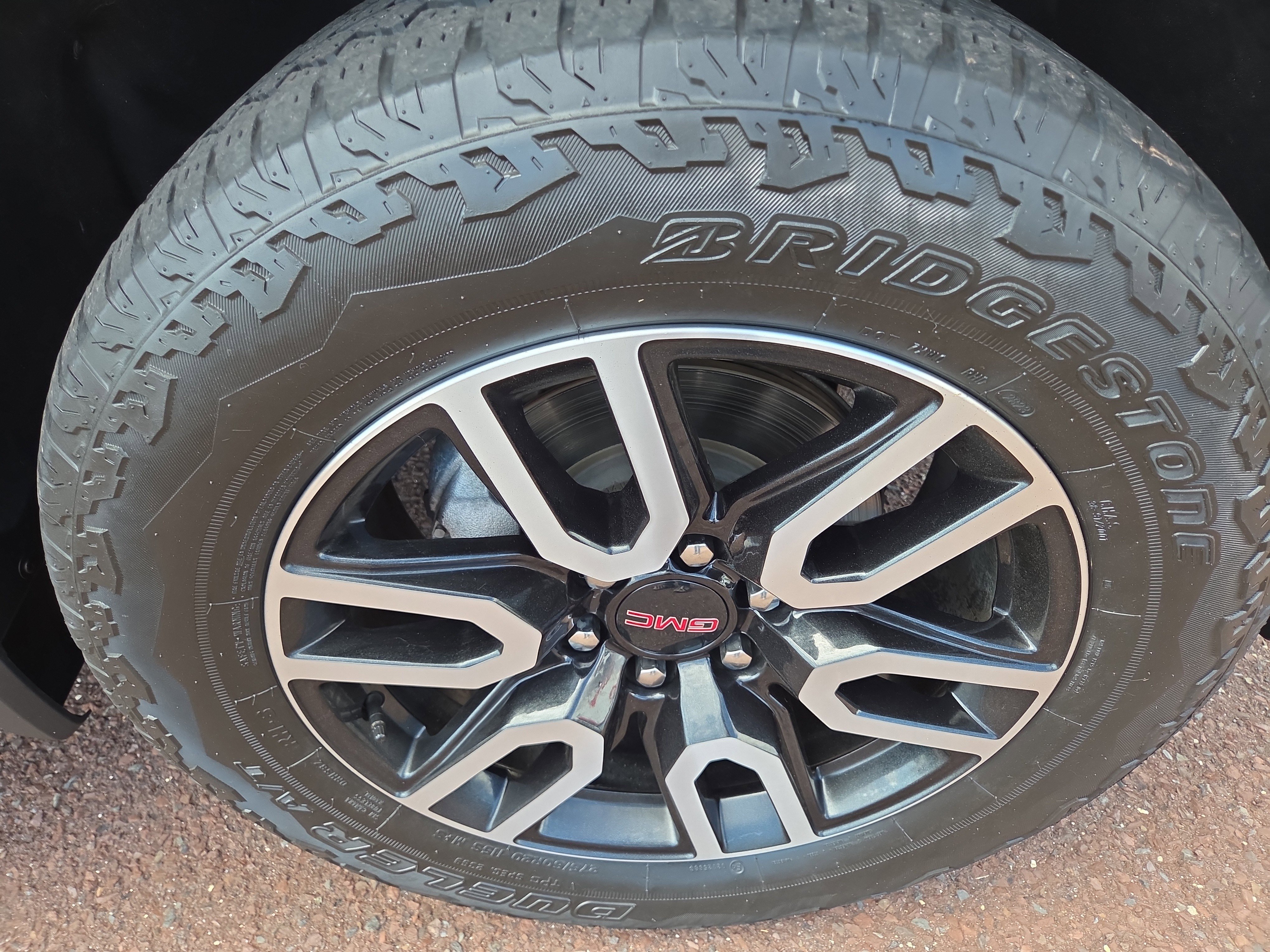 Used 2024 GMC Sierra 1500 AT4 w/ Technology Package image 9