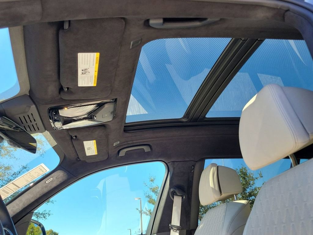 Used 2025 BMW X7 M60i image 27