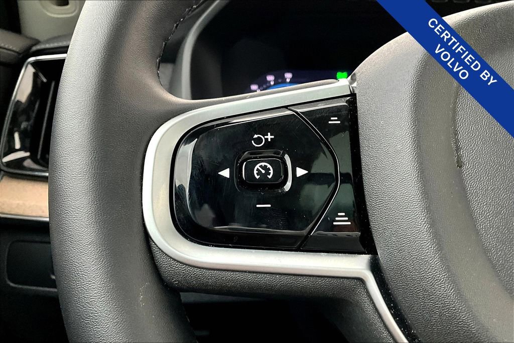 Certified 2025 Volvo XC90 B6 Plus image 27