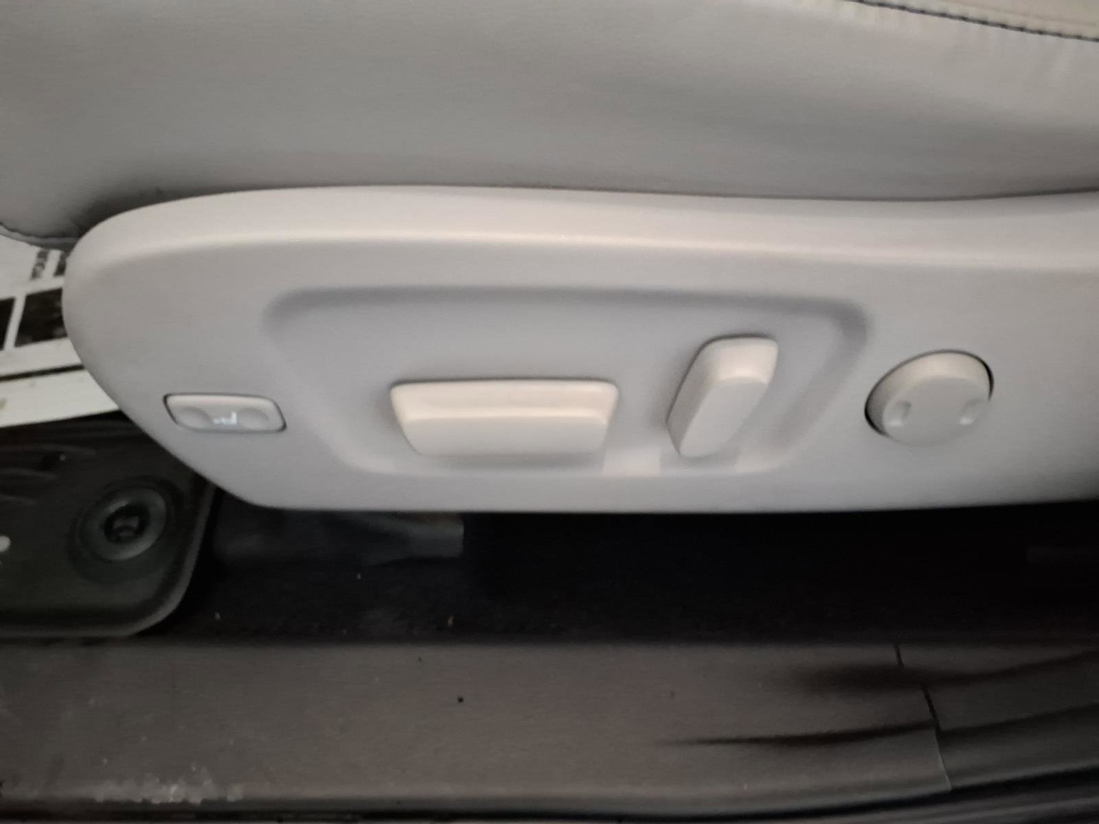 Used 2019 Toyota Highlander Limited image 24