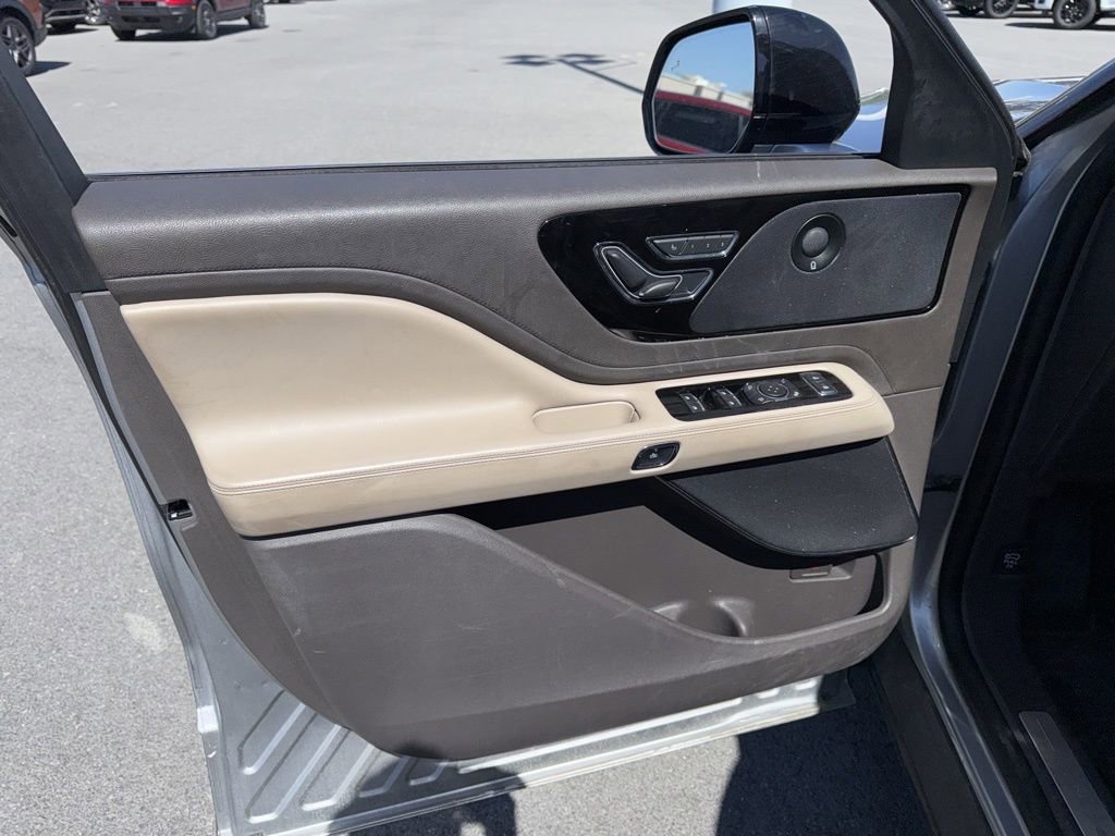 Used 2020 Lincoln Aviator Reserve w/ Equipment Group 201A AWD/4WD image 14