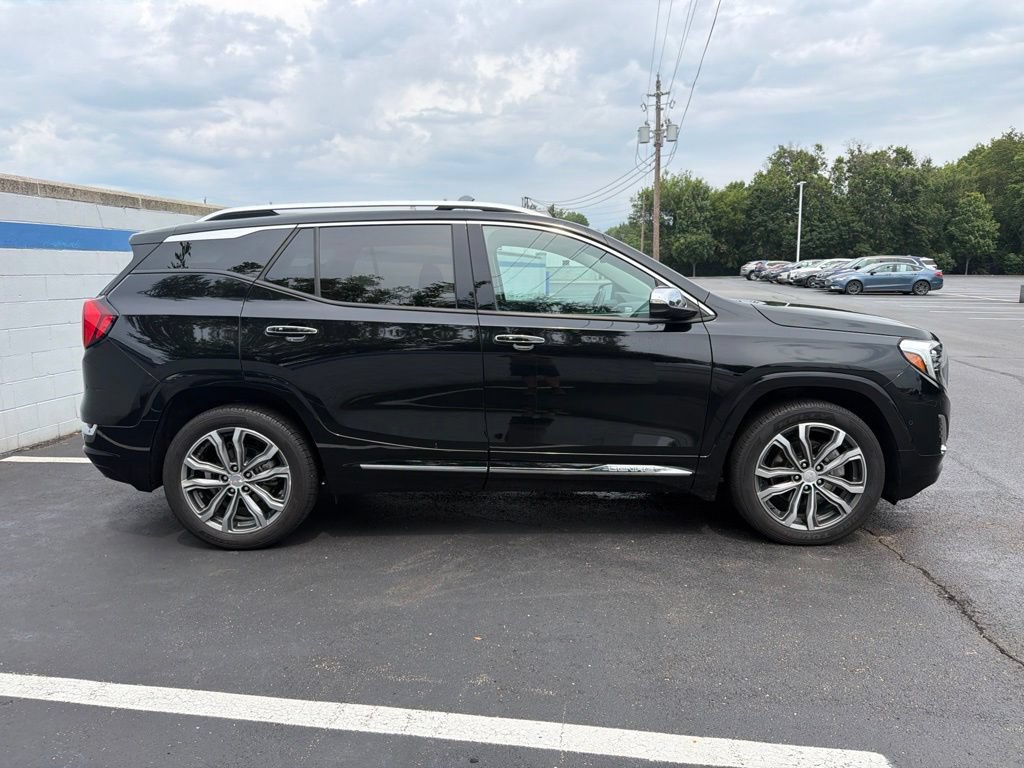 Used 2020 GMC Terrain Denali w/ Denali Premium Package FWD image 6