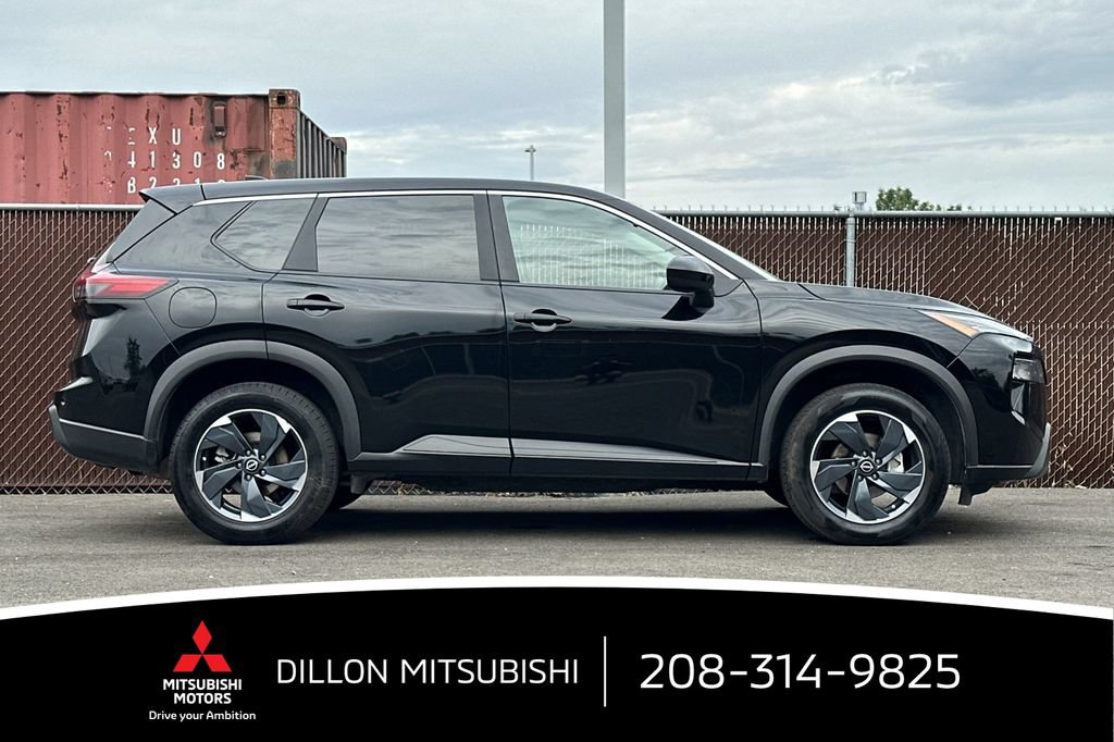 Used 2025 Nissan Rogue SV AWD/4WD image 3
