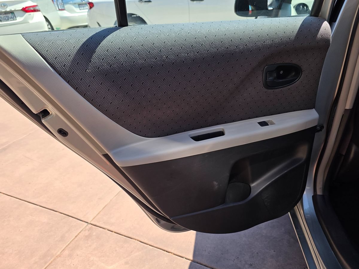Used 2010 Toyota Yaris 4-Door Hatchback FWD image 25