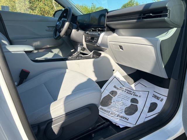 Used 2025 Hyundai Kona SEL image 3