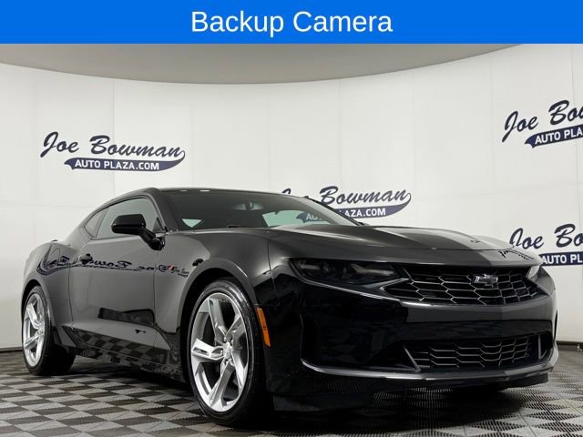 Used 2021 Chevrolet Camaro LT w/ Technology Package image 4
