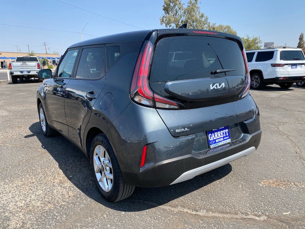 Used 2025 Kia Soul LX w/ LX Technology Package FWD image 13