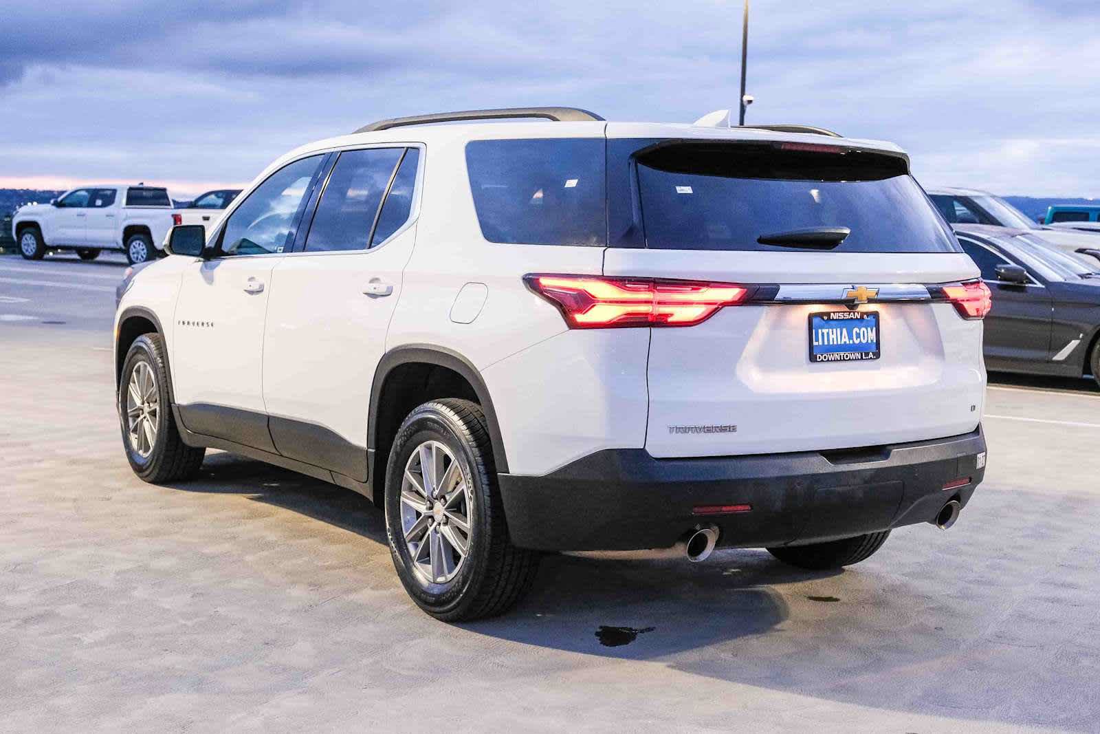 Used 2023 Chevrolet Traverse LT FWD image 6