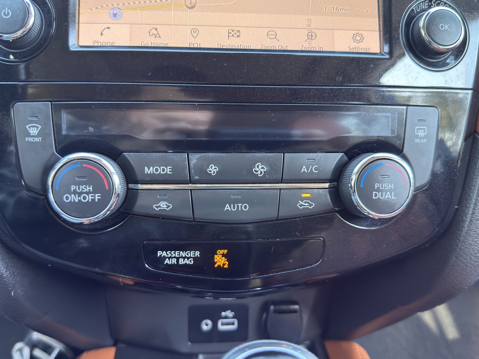 Used 2018 Nissan Rogue SL w/ Premium Package image 38