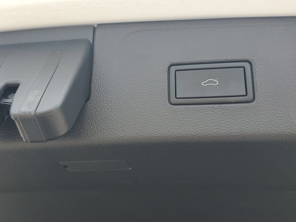 Certified 2024 Volkswagen Atlas SE w/ Panoramic Sunroof Package FWD image 16