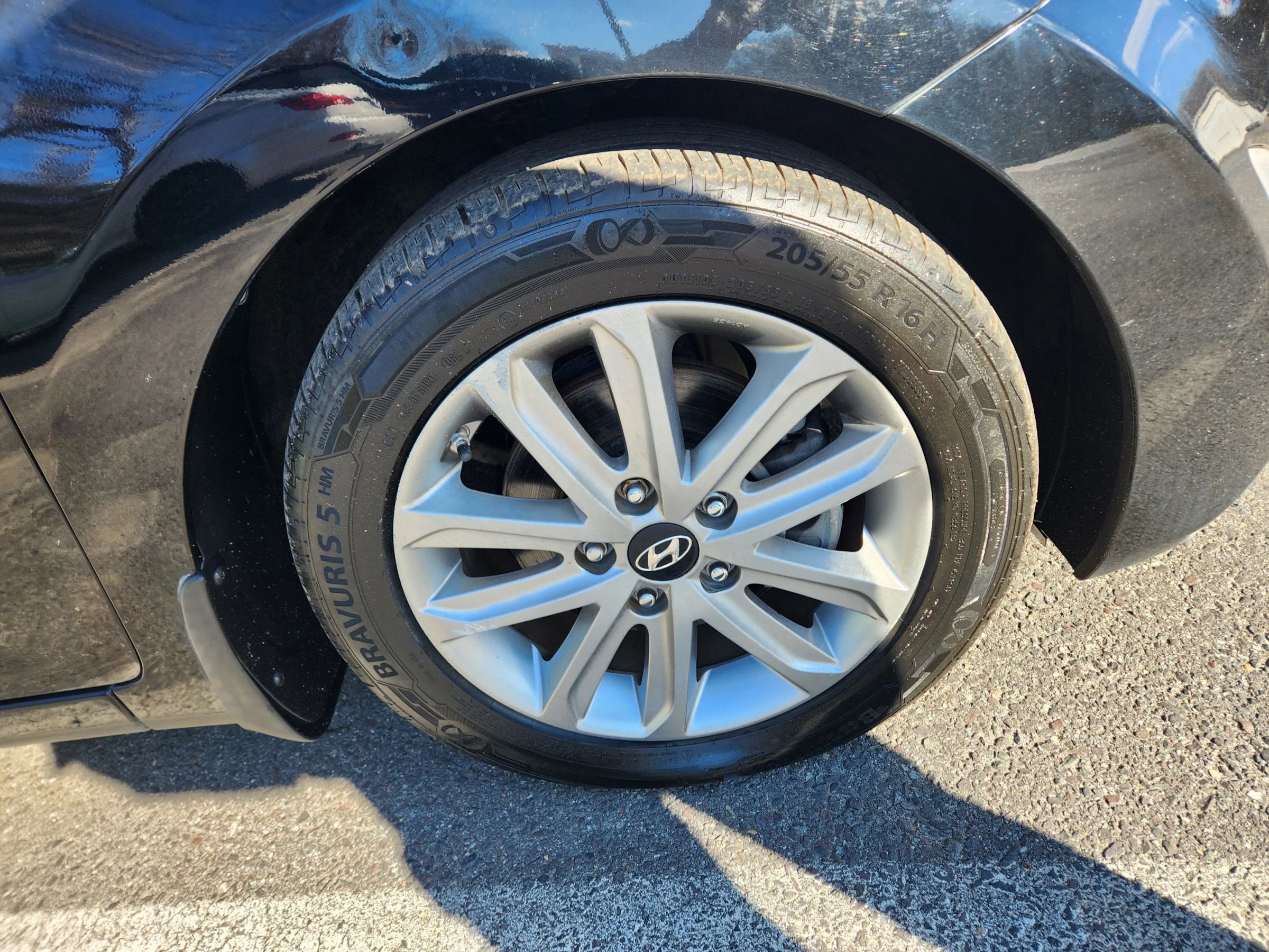 Used 2015 Hyundai Elantra SE w/ Option Group 02 FWD image 6