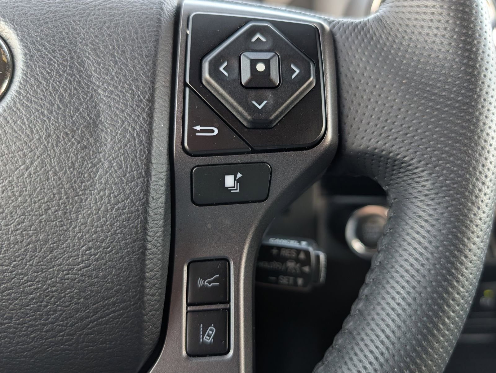 Used 2022 Toyota Tacoma TRD Sport w/ Technology Package AWD/4WD image 22