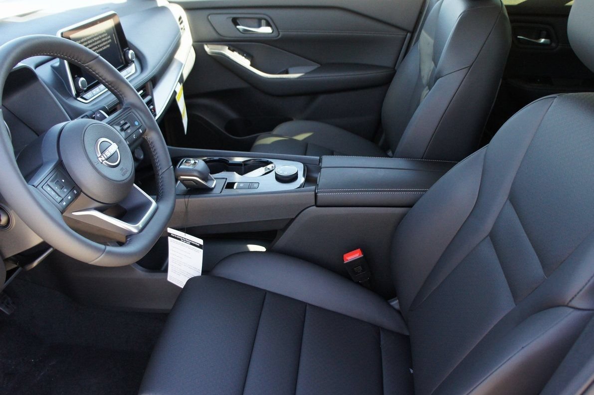 Certified 2024 Nissan Rogue SV w/ SV Premium Package AWD/4WD image 14