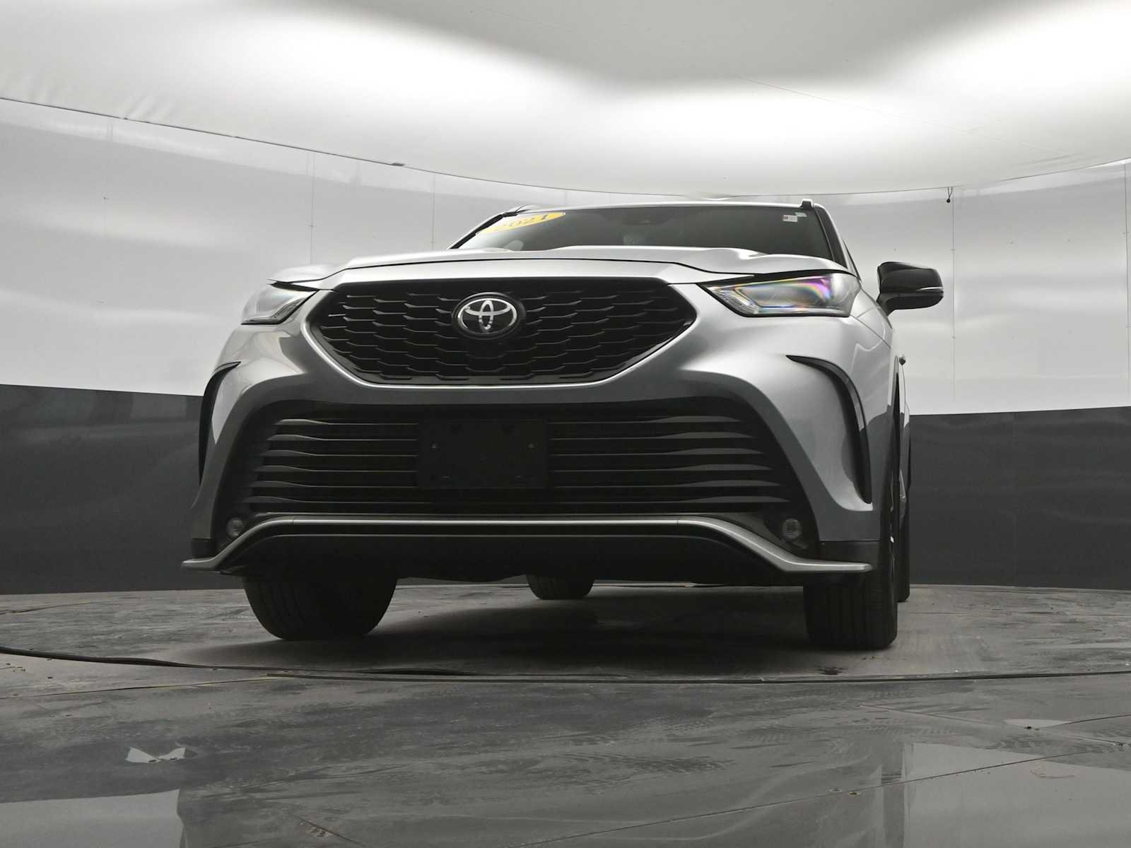 Used 2021 Toyota Highlander XSE AWD/4WD image 34