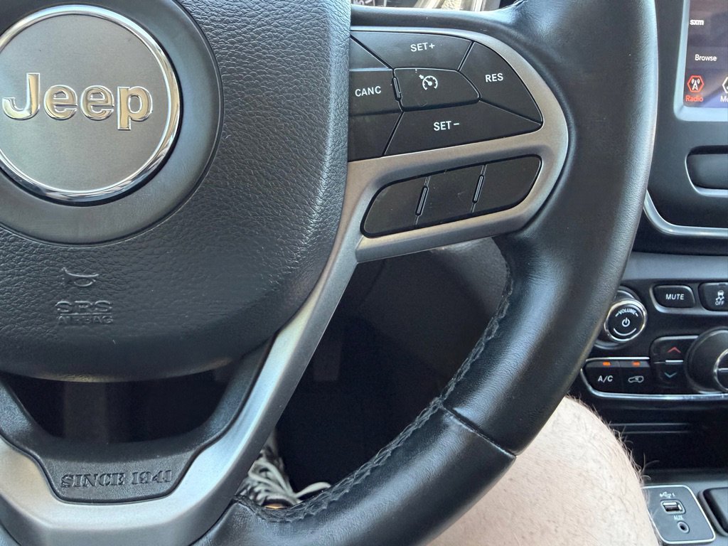 Used 2021 Jeep Cherokee Latitude Lux w/ Sun & Sound Group FWD image 29