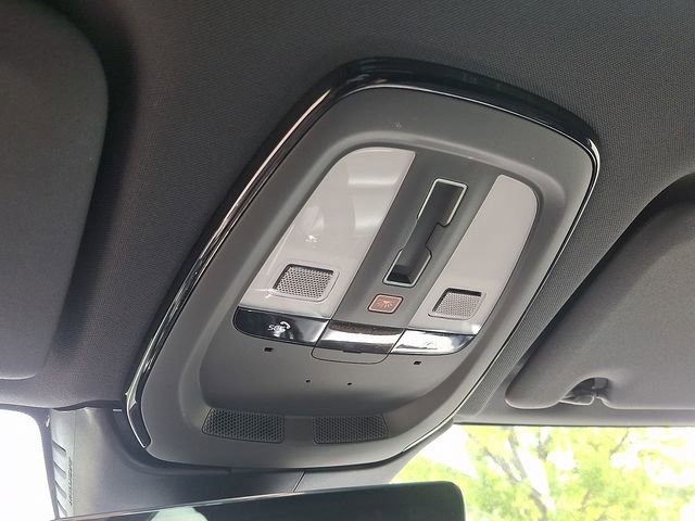 Used 2022 Volvo XC60 T8 R-Design w/ Protection Package Premier image 29