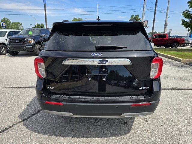 Used 2023 Ford Explorer XLT w/ Equipment Group 202A image 4