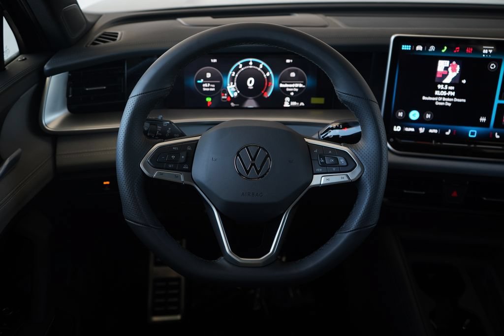 New 2026 Volkswagen Tiguan SE R-Line FWD image 9