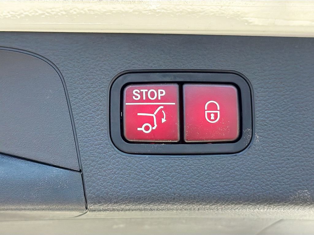 Used 2022 Mercedes-Benz GLC 300 4MATIC w/ Premium Package Lite image 32