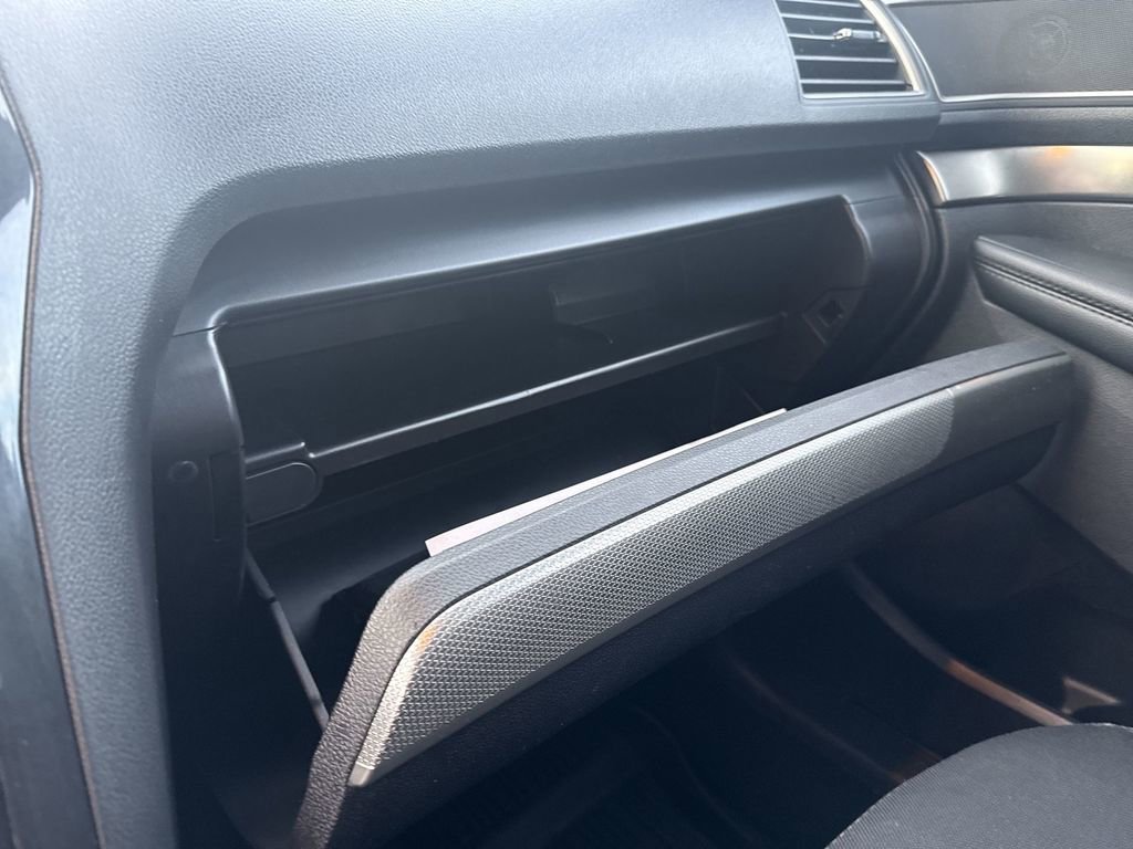 Used 2019 Ford Explorer XLT image 40