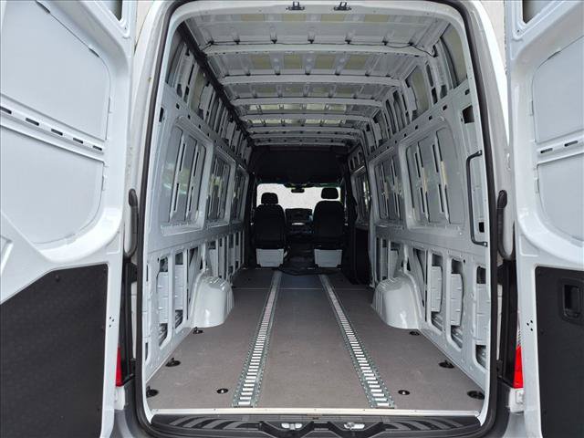 Used 2025 Mercedes-Benz Sprinter 2500 image 17