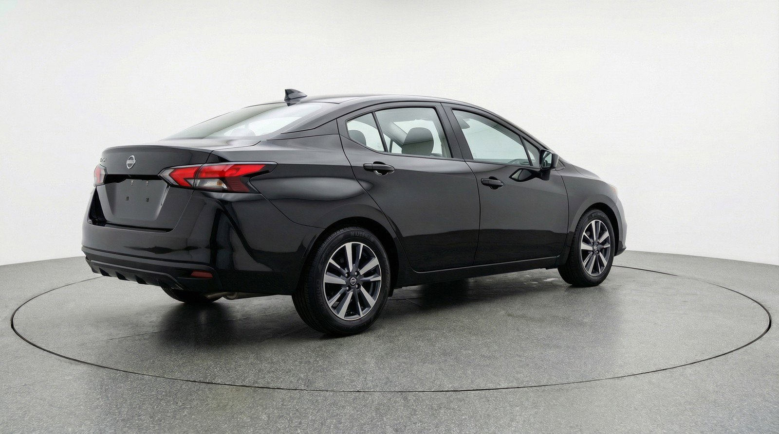 Used 2025 Nissan Versa SV image 9