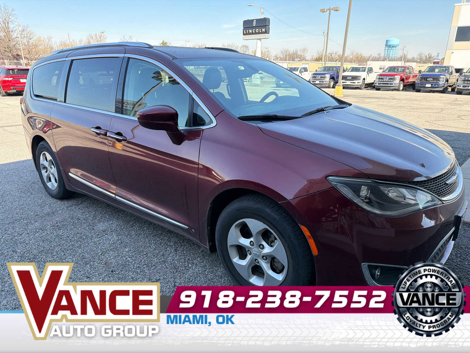 Used 2018 Chrysler Pacifica Touring-L FWD image 2