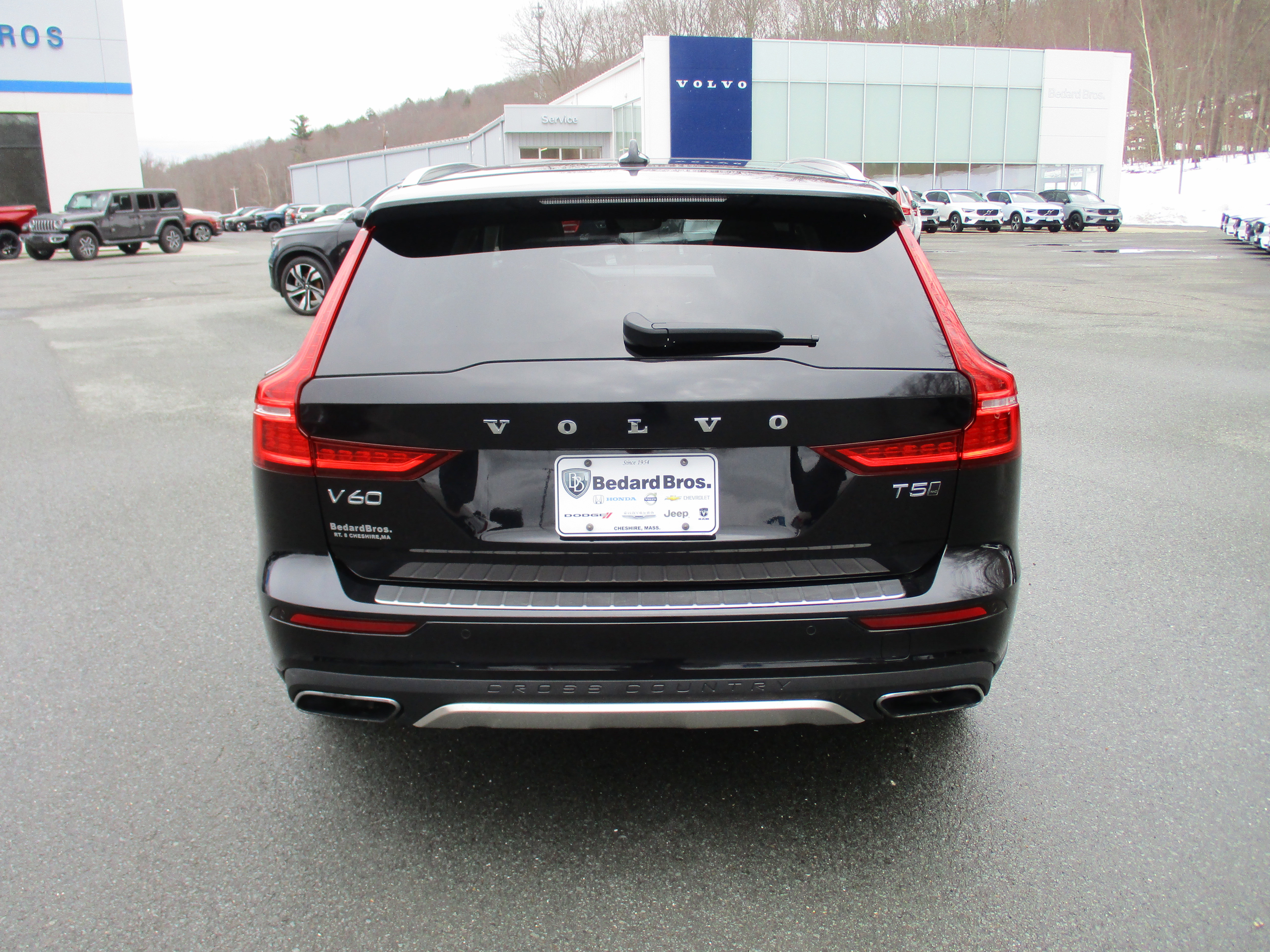 Used 2020 Volvo V60 T5 Cross Country image 6