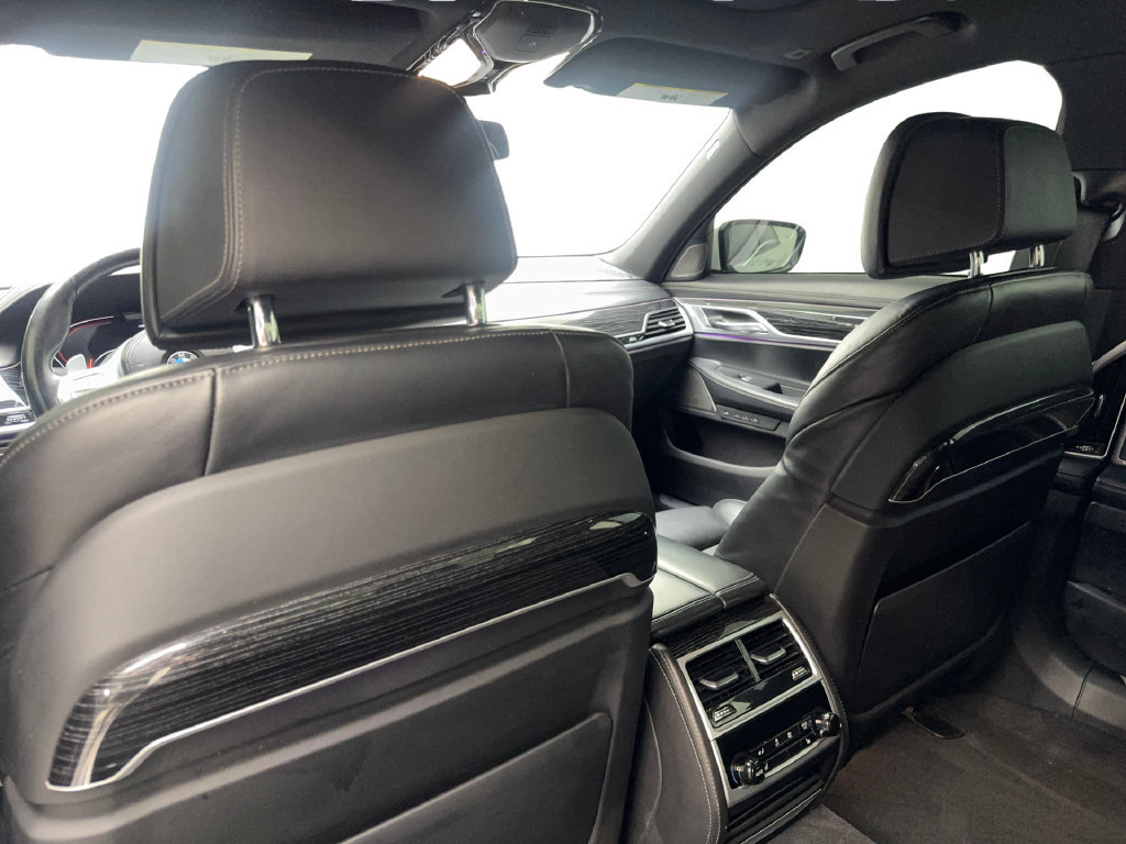 Used 2022 BMW 750i xDrive w/ Executive Package AWD/4WD image 39