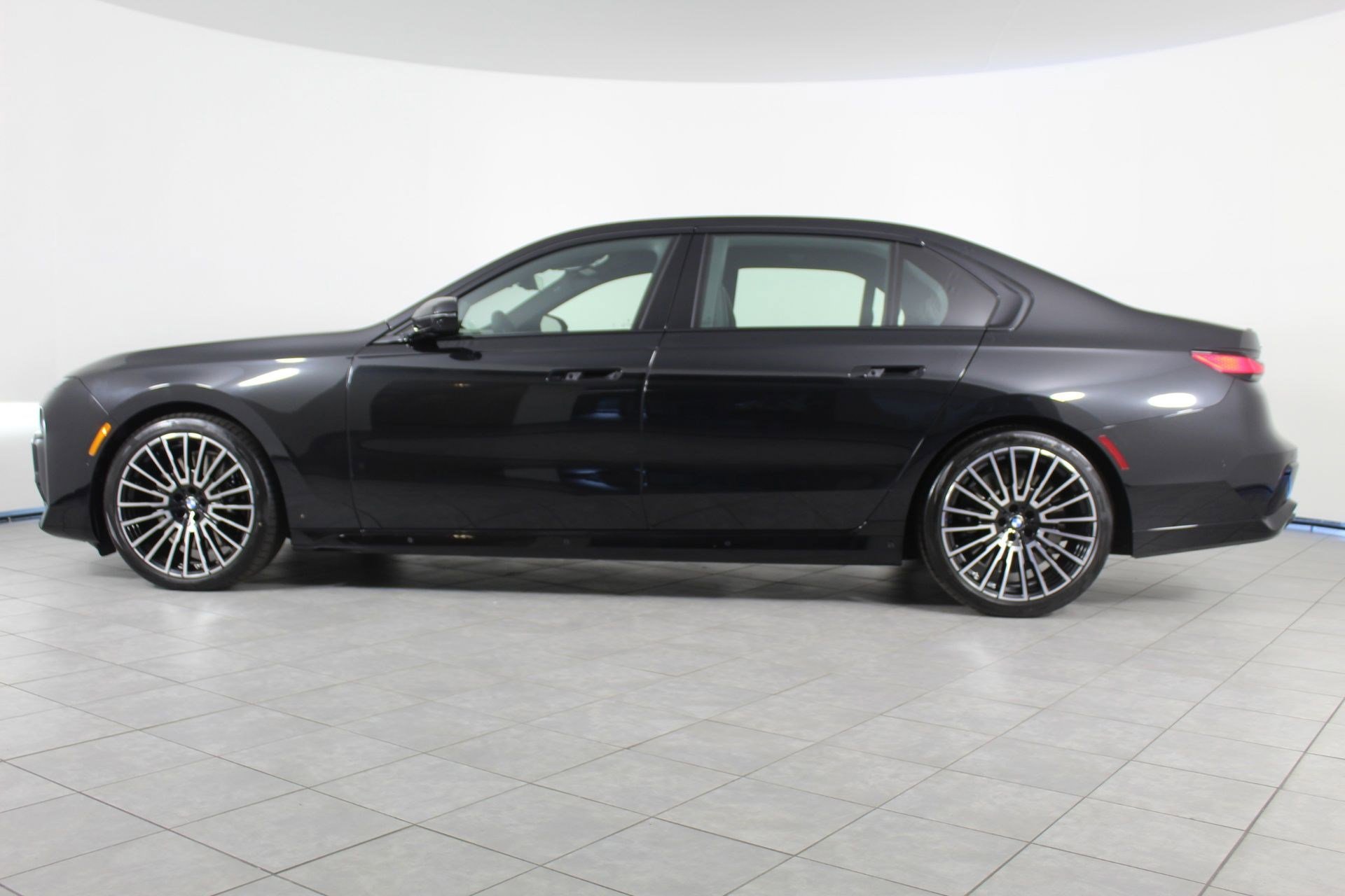 New 2026 BMW 760i xDrive w/ Executive Package image 2