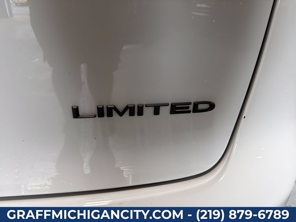 Used 2025 Chrysler Pacifica Limited FWD image 33