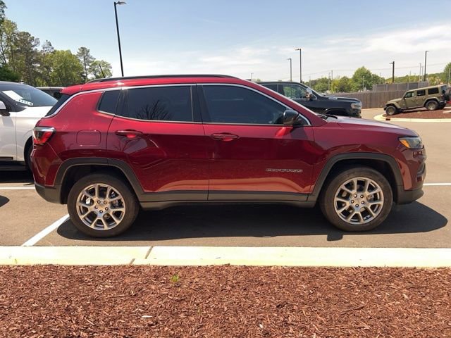 Used 2022 Jeep Compass Latitude AWD/4WD image 11