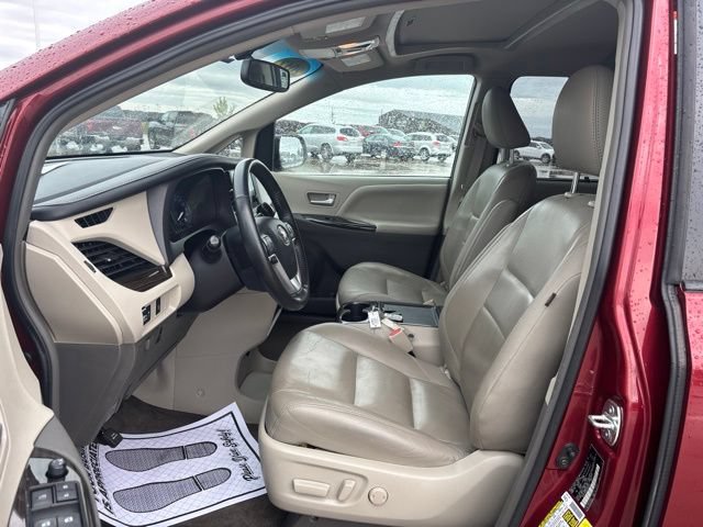 Used 2017 Toyota Sienna XLE FWD image 16
