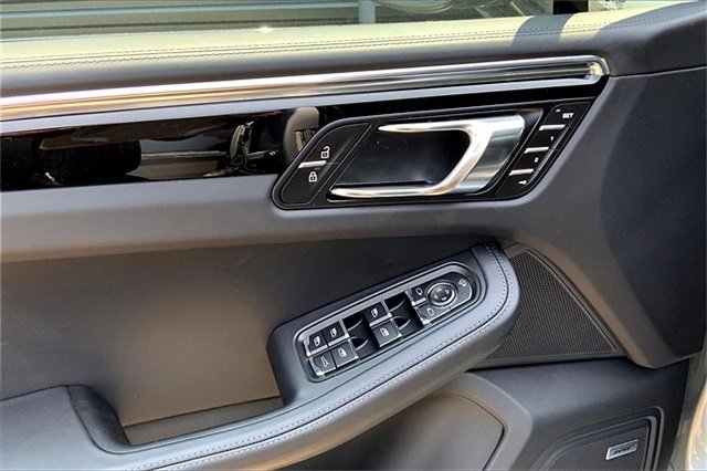 New 2025 Porsche Macan Turbo image 28